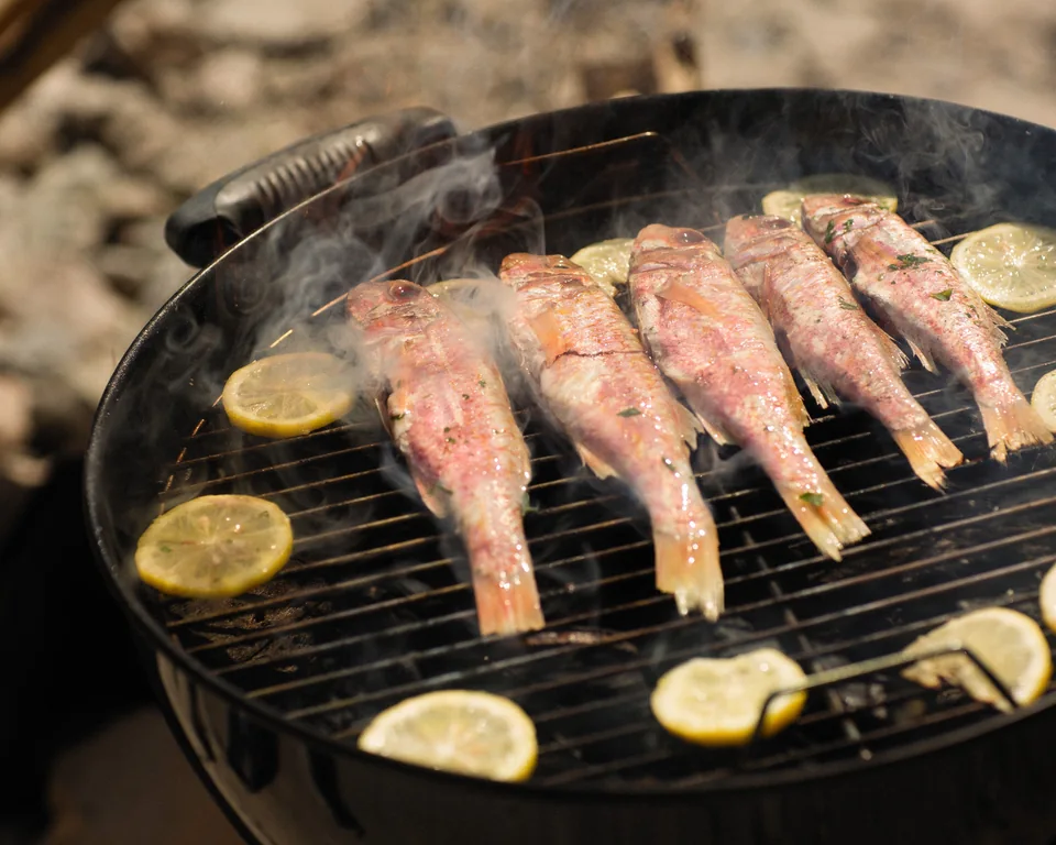 Grilled fish with lemon